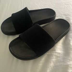 NWOT Womens Target All In Motion Flip Flops Slides Size 6 US Black
